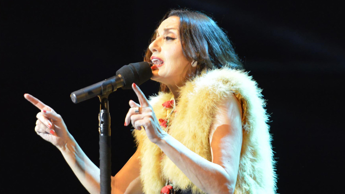Luz Casal es fica al públic a la butxaca en la seva actuació debut al Festival de Peralada