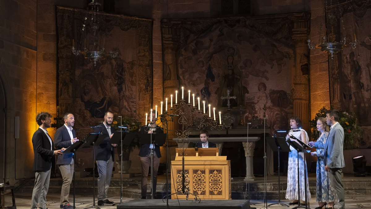 Guanyadors residència Effea amb el grup vocal Cantoría