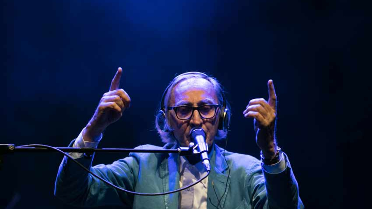 Franco Battiato omple d’energia positiva l’Auditori Parc del Castell
