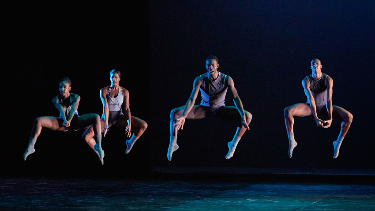 Debut enlluernador d'Ailey II