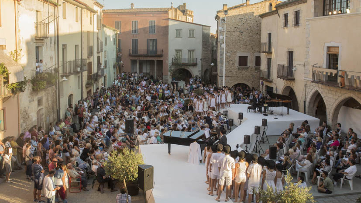 La Festa de la Música regala un gran concert a la vila de Peralada