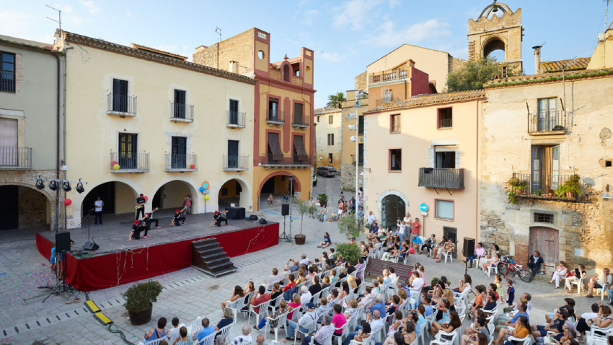 El Festival omple de gom a gom la plaça de la Vila de Peralada