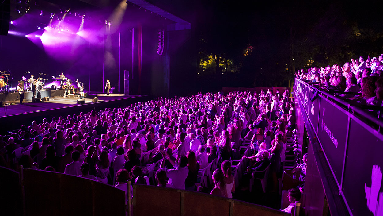 Ja podeu comprar les entrades del Festival a la nostra pàgina web Ja podeu comprar les entrades del Festival a la nostra pàgina web