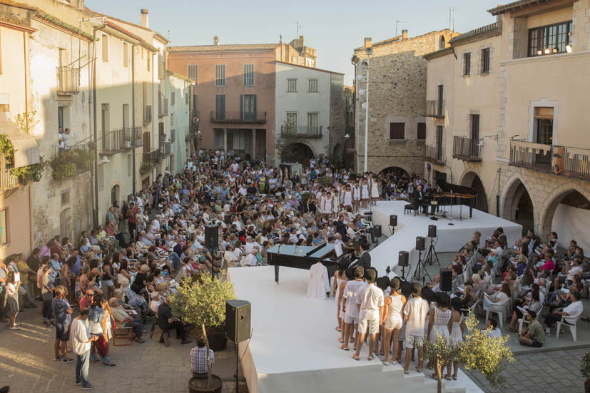 La Festa de la Música regala un gran concert a la vila de Peralada La Festa de la Música regala un gran concert a la vila de Peralada