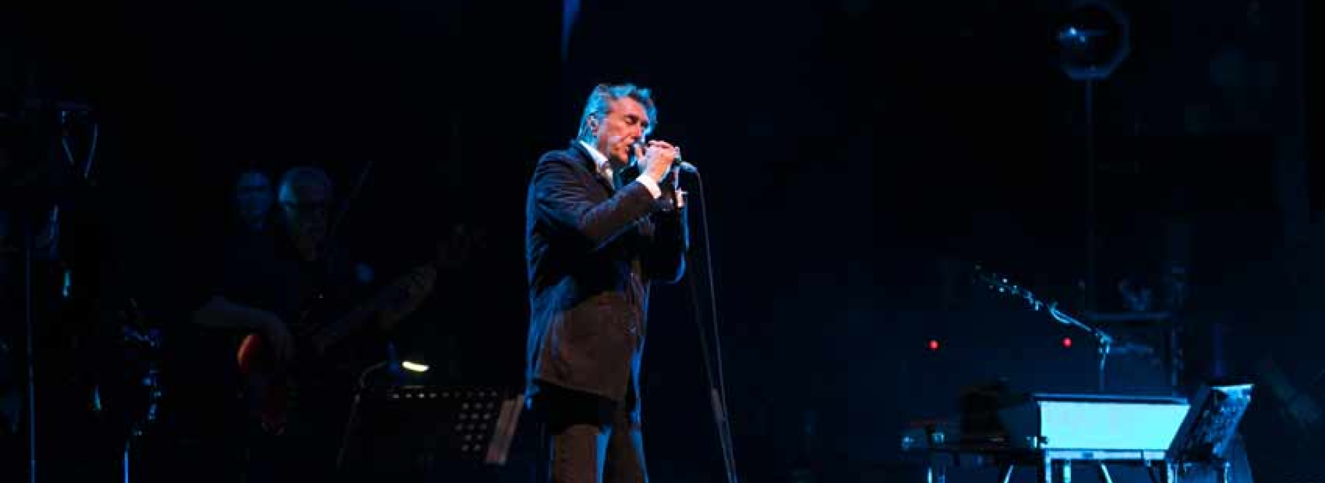 Un entusiasmat públic rep a un incombustible Bryan Ferry a Peralada Un entusiasmat públic rep a un incombustible Bryan Ferry a Peralada
